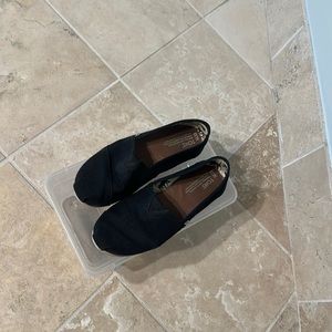 Toms Black Men's Loafers & Slip-Ons